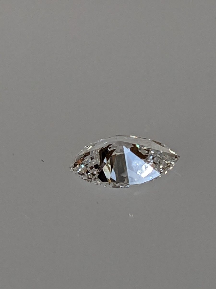 0.340ct、Eカラー マーキスカットダイヤ