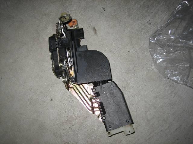  Opel Omega E-XF250W right front door lock solenoid control number E6780