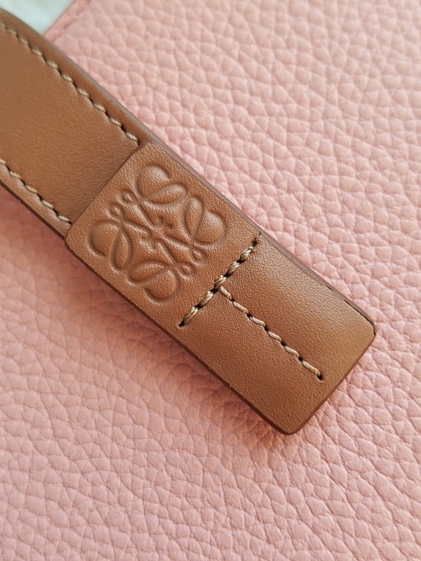 2021春夏新作】 LOEWEラウンドファスナー 三つ折り財布TAN タン