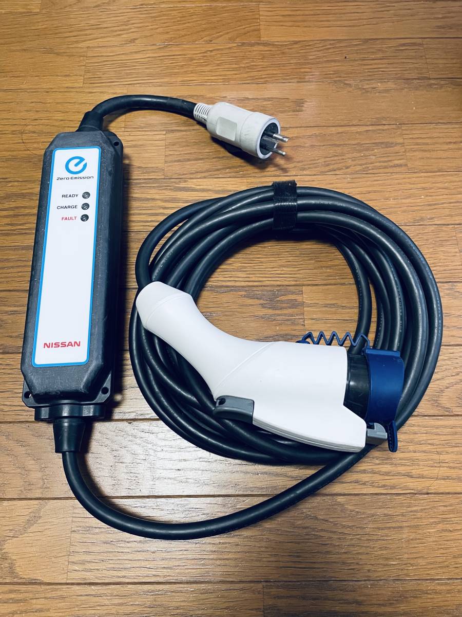 レオパードフラワーブラック 日産 リーフ 充電ケーブル 3NK5E ケース