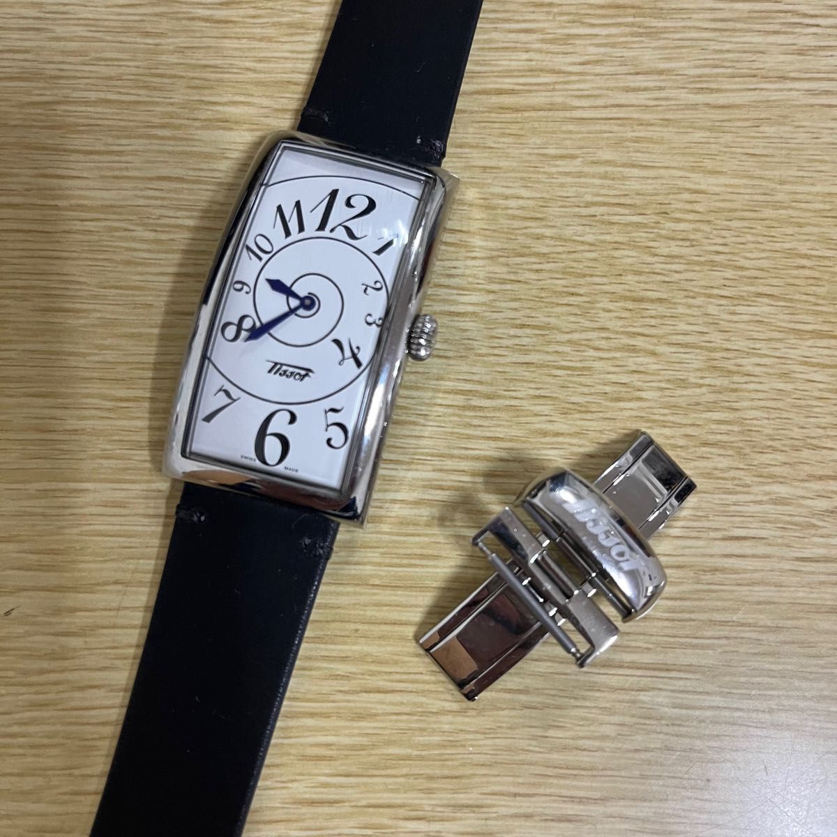 ティソ TISSOT ヘリテージ バナナウォッチ 腕時計、アクセサリー