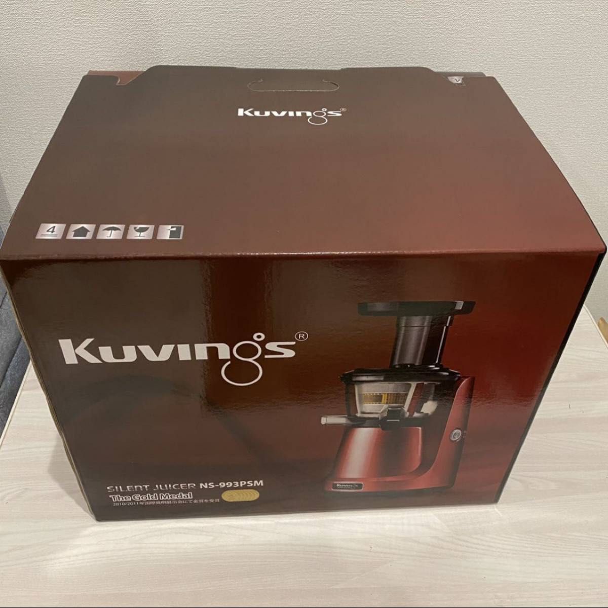 定価3万 新品未開封KUVINGSクビンス サイレントジューサー NS-993PSM