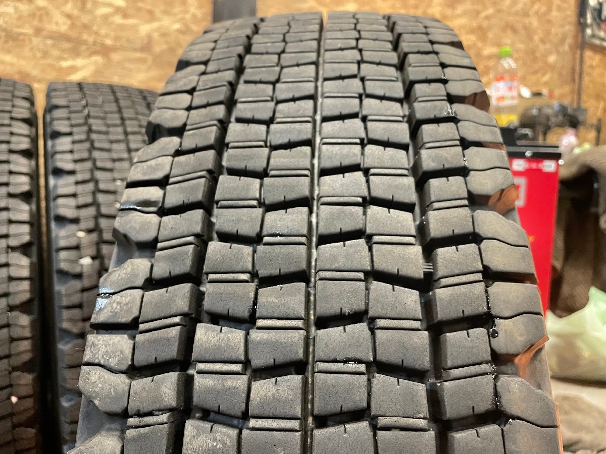 ① 9R19.5 14PR BRIDGESTONE W970 バリ山 スタッドレス トラックタイヤ 6本セット_画像3