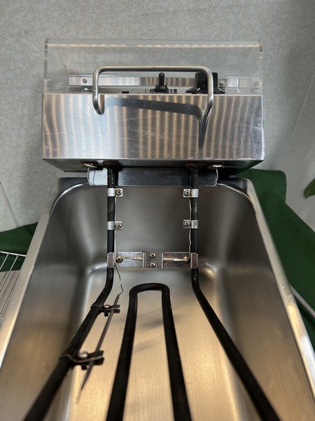 Ψ展示級【 maruzen / マルゼン 業務用卓上電気フライヤー MEF-M8T 単相