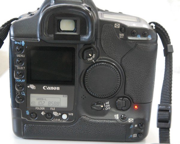 ☆高級品【 キャノン / CANON デジタル一眼レフカメラEOS-1Ds Mk2】バッテリー付き フラッグシップモデルデジタル一眼レフ M11209の画像6