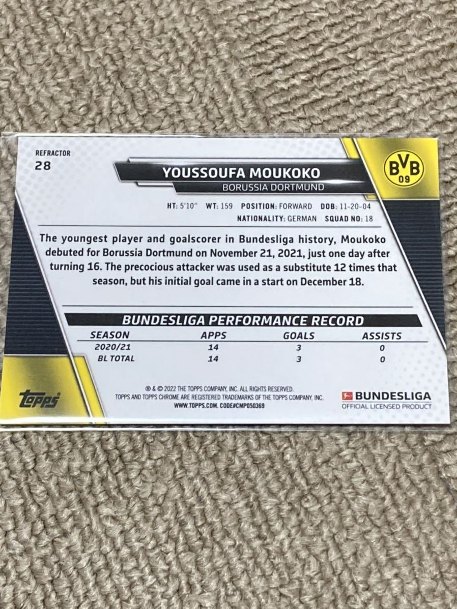 Topps CHROME BUNDESLIGA2022 YOUSSOUFA MOUKOKO REFLACTOR_画像2