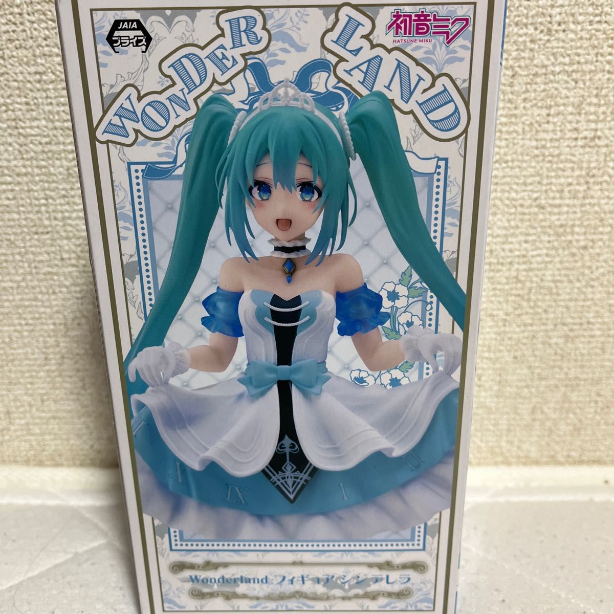 初音ミクスーパープレミアムフィギュア15th Anniversa村上ゆいちVer、Wonderlandフィギュアシンデレラ 2個