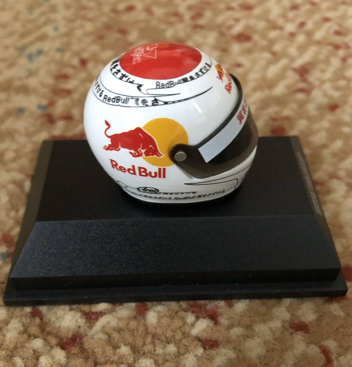 SEBASTIAN VETTEL セバスチャン・ベッテル 2010ワールドチャンピオン記念キャンペーン当選品日本GPモデルヘルメットレッドブル翼をさずけるの画像3