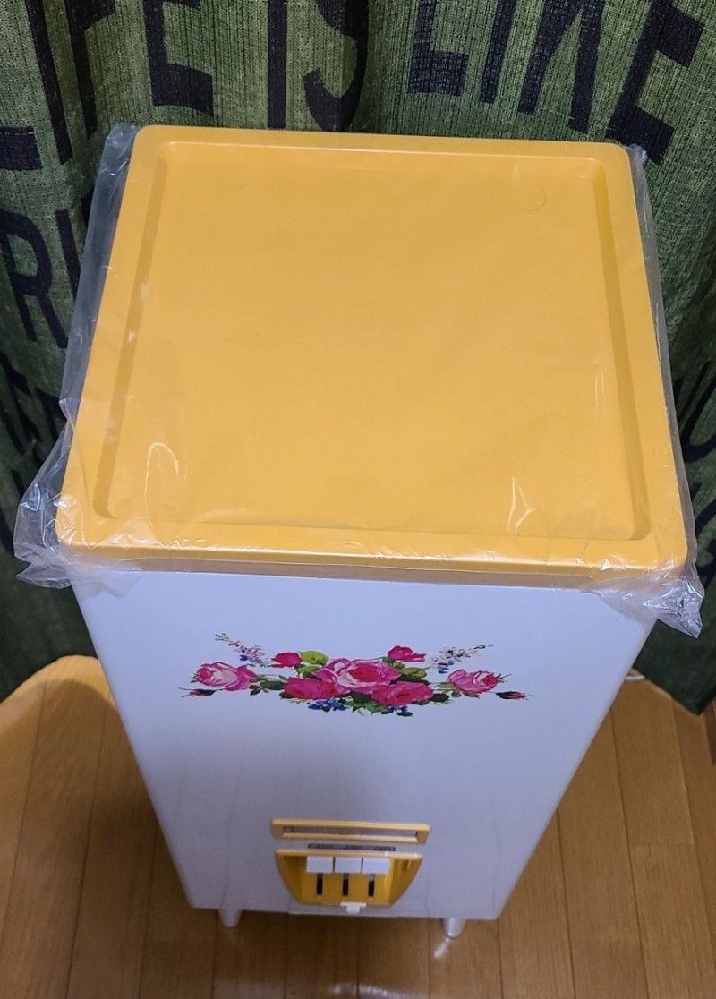 昭和レトロ レトロポップ 花柄 米びつ 30kg 未使用品|Yahoo 昭和レトロ レトロポップ 花柄 米びつ 30kg 未使用品|Yahoo