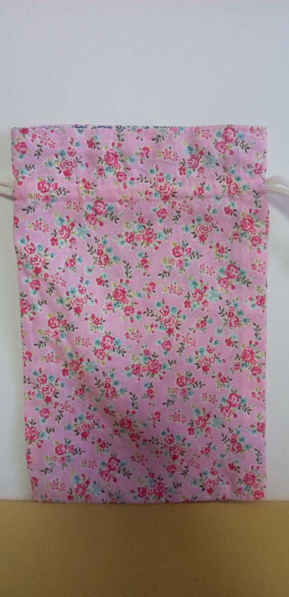 巾着袋　手作り商品　ピンク地に花柄　中も、柄物　ハンドメイド_画像1