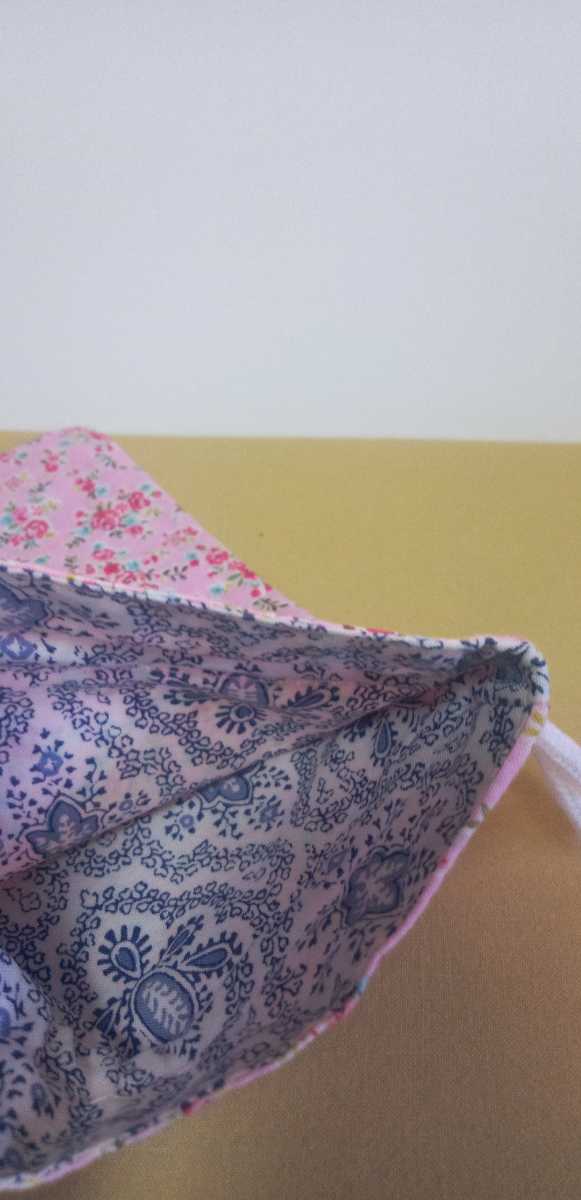 巾着袋　手作り商品　ピンク地に花柄　中も、柄物　ハンドメイド_画像2