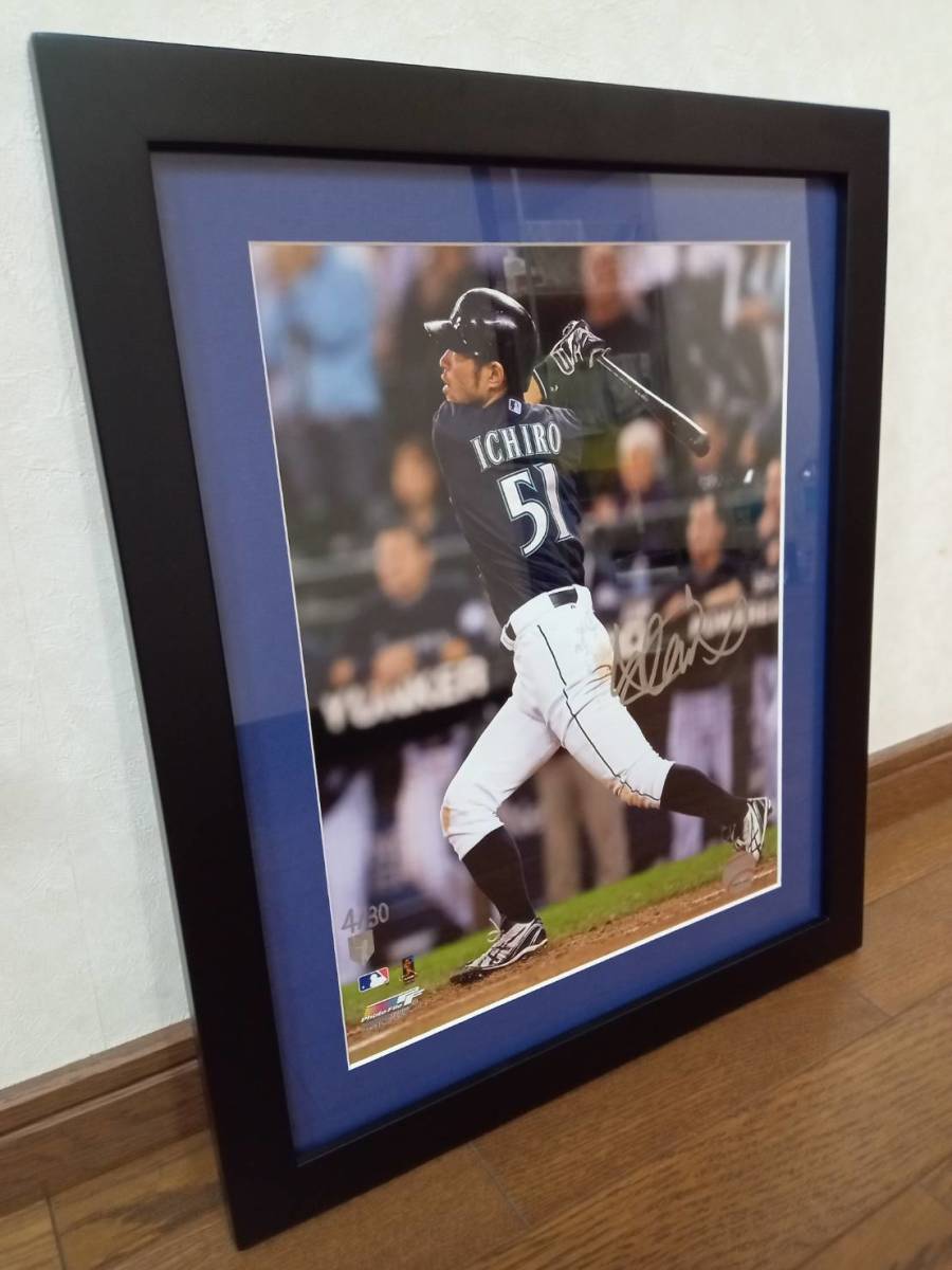 01　ICHIRO Suzuki　マリナーズ　イチロー　直筆サイン入り大型写真　額装済　直筆サイン　MLB　大谷翔平　イチロー_画像1