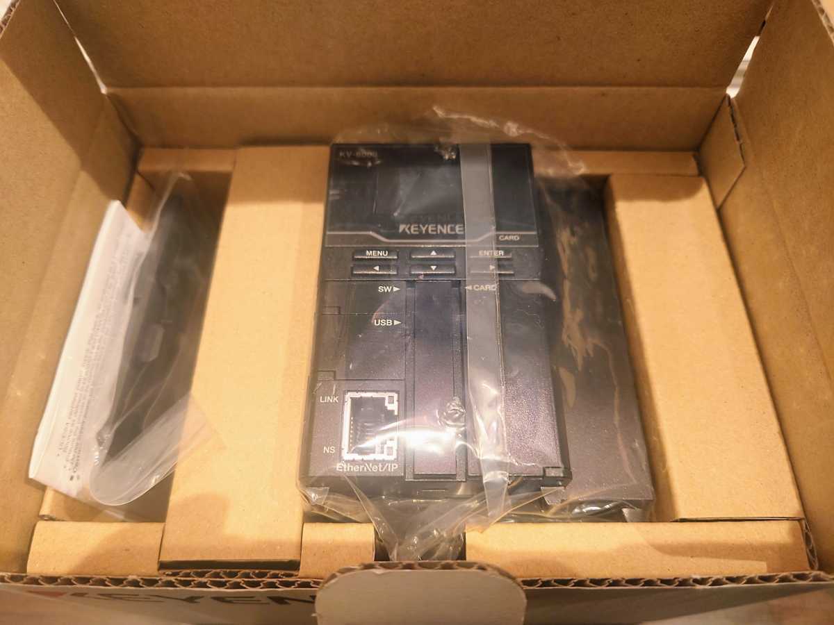 送料無料 KEYENCE KV-8000 +KV-7000C セット 表示部フィルムは貼ったまま 7500の箱のに入れて発送_画像3