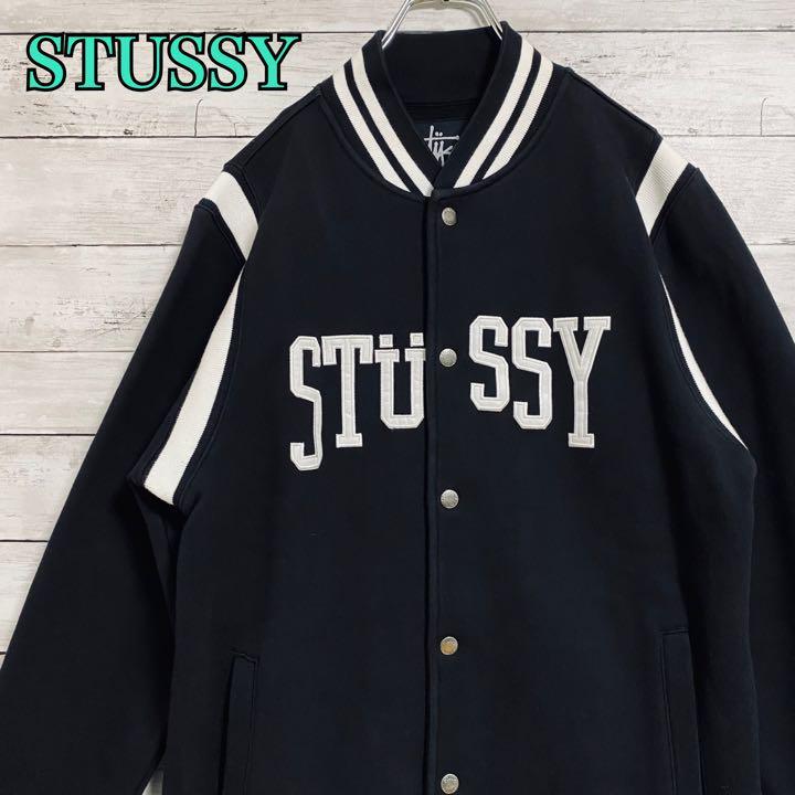 人気デザイン】STUSSY ステューシー スタジャン 刺繍ロゴ ビッグロゴ