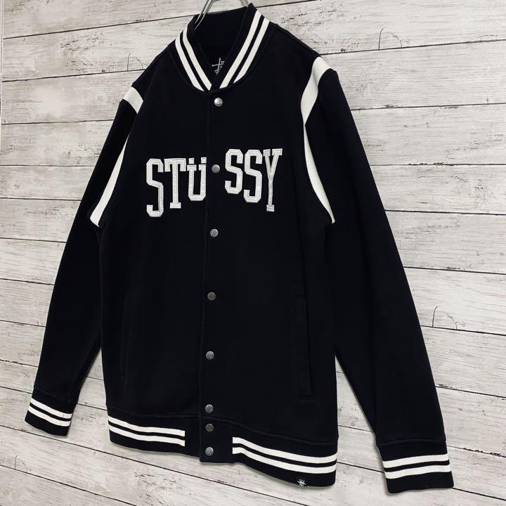 人気デザイン】STUSSY ステューシー スタジャン 刺繍ロゴ ビッグロゴ