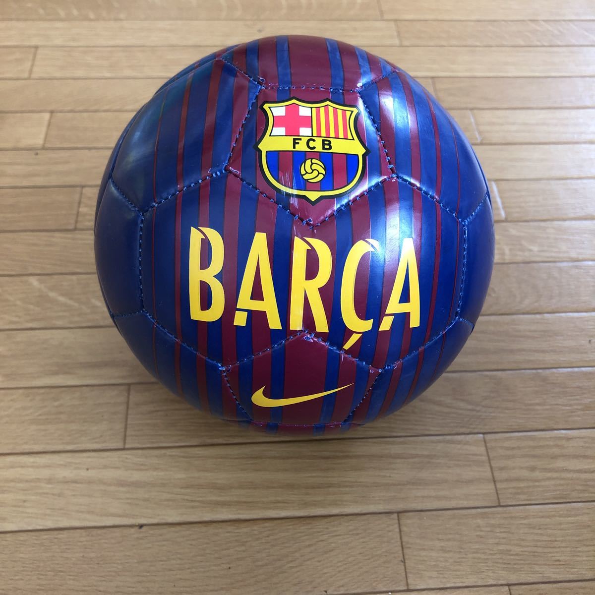 リフティングボール　直径15センチ　ナイキ　バルセロナ　サッカー　フットサル　ワールドカップ　サムライブルー　FCB_画像1