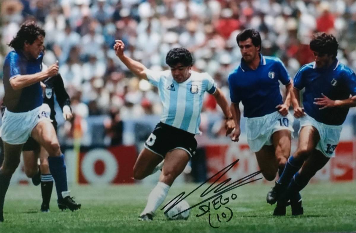 ○ディエゴ・マラドーナ　直筆サイン写真　サッカー選手　アルゼンチン代表　ナポリの王様　バルセロナ