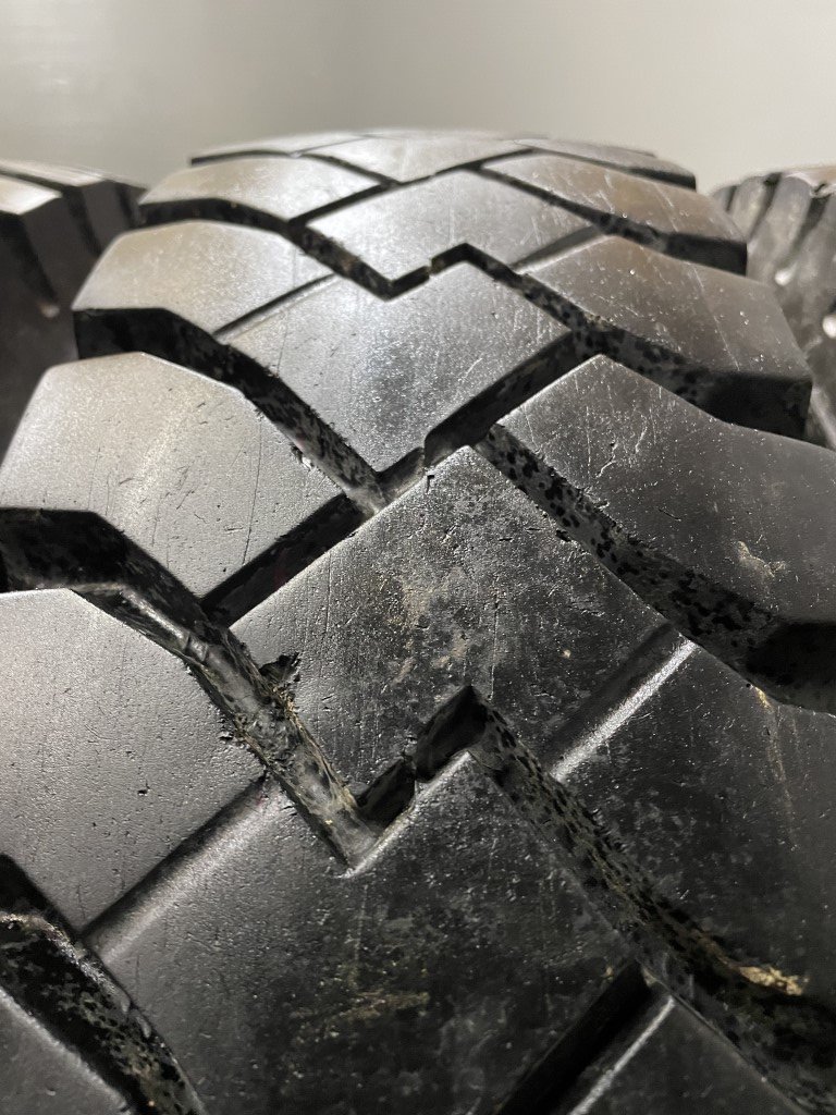 札幌発 引取OK DUNLOP SP280 225/80R17.5 123/122L 17.5インチ ラグタイヤ 6本 19～21年製 4t レンジャー フォワード ファイター等 (MTV42)_画像6