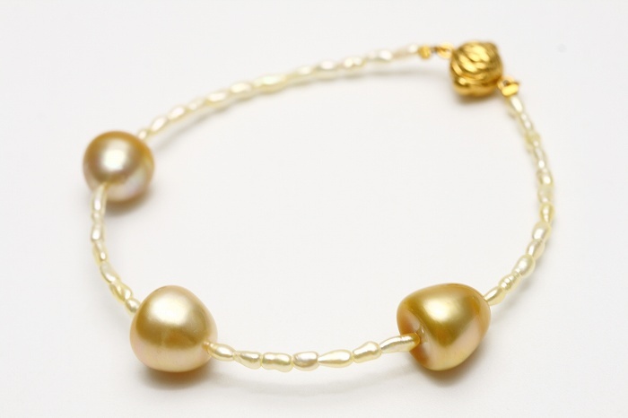 出産祝い アコヤ/南洋白蝶真珠パールブレスレット　11-2mm　ナチュラルゴールドカラー 真珠