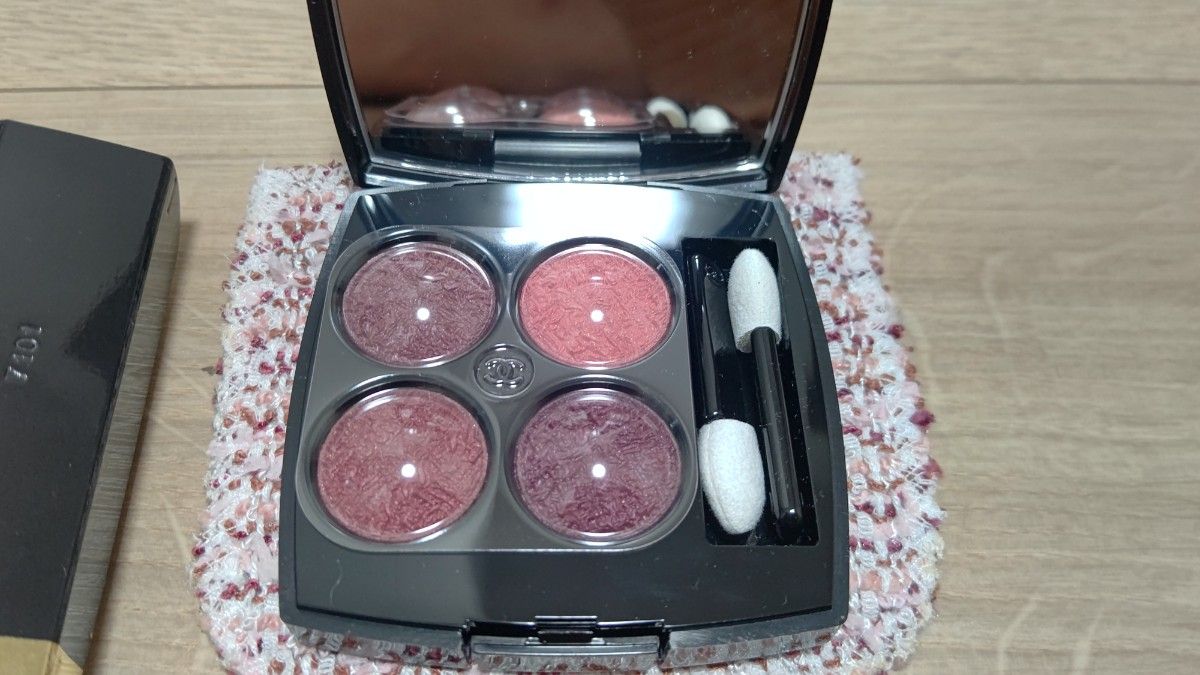 新品 CHANEL レキャトルオンブル ツイード02 プールプル アイシャドウ