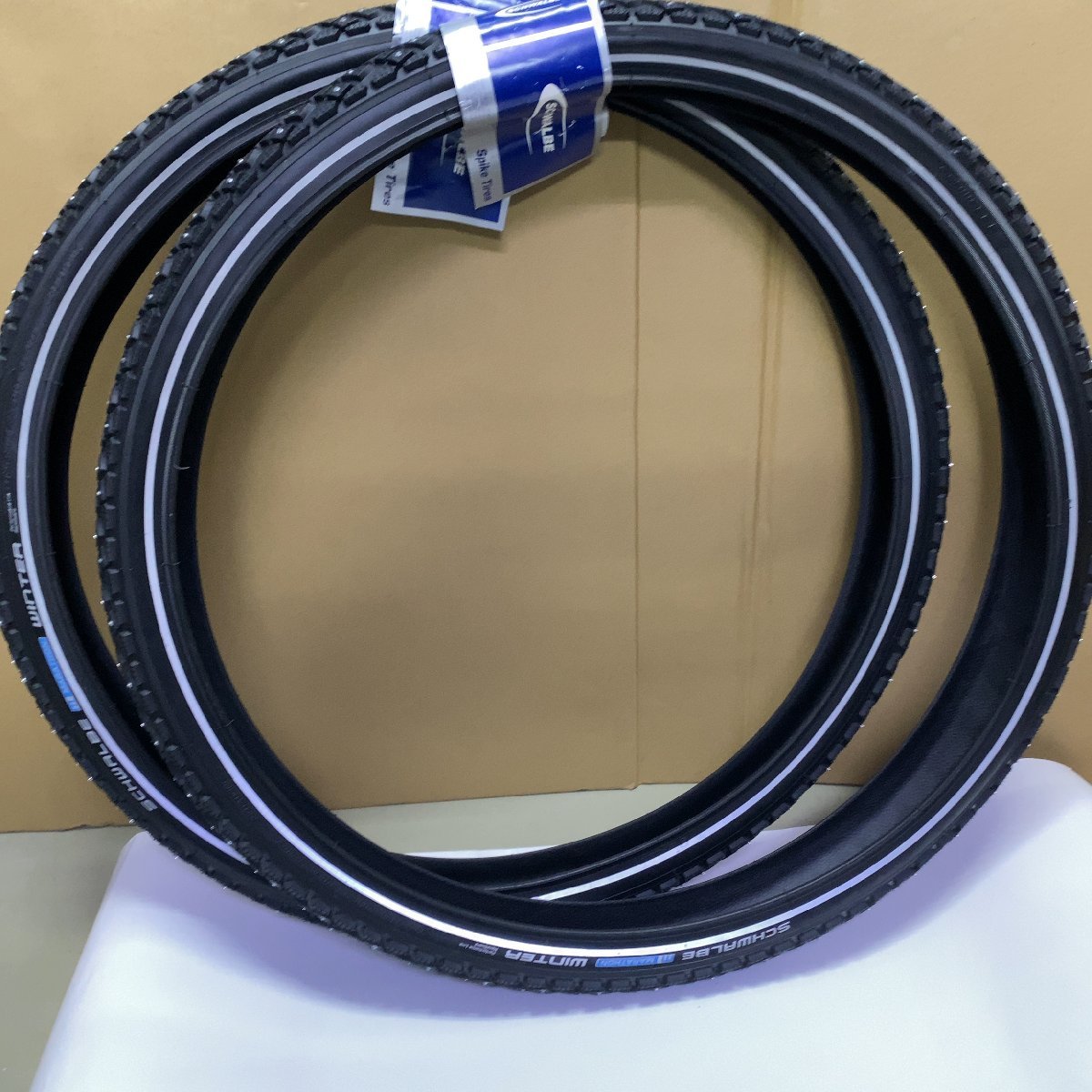 全商品オープニング価格! Schwalbe▽スパイクタイヤ 2本セット 26x2