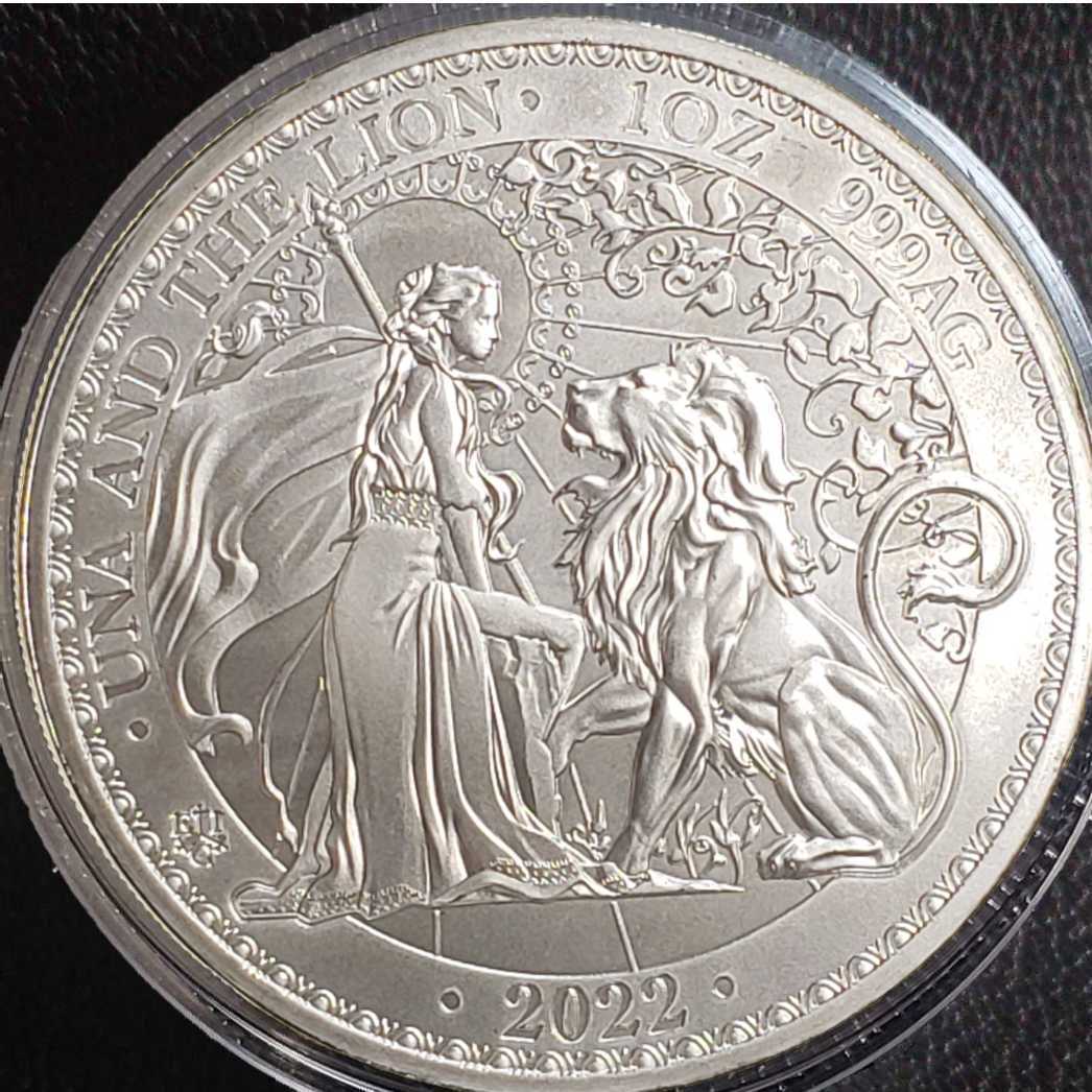 2022年版 ウナとライオン 1オンス銀貨 純銀コイン BU版 真空パック入り セントヘレナ 大型銀貨 エリザベス女王記念銀貨の画像1