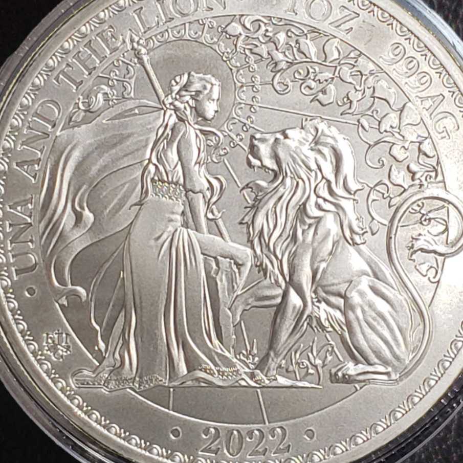 2022年版 ウナとライオン 1オンス銀貨 純銀コイン BU版 真空パック入り セントヘレナ 大型銀貨 エリザベス女王記念銀貨の画像2