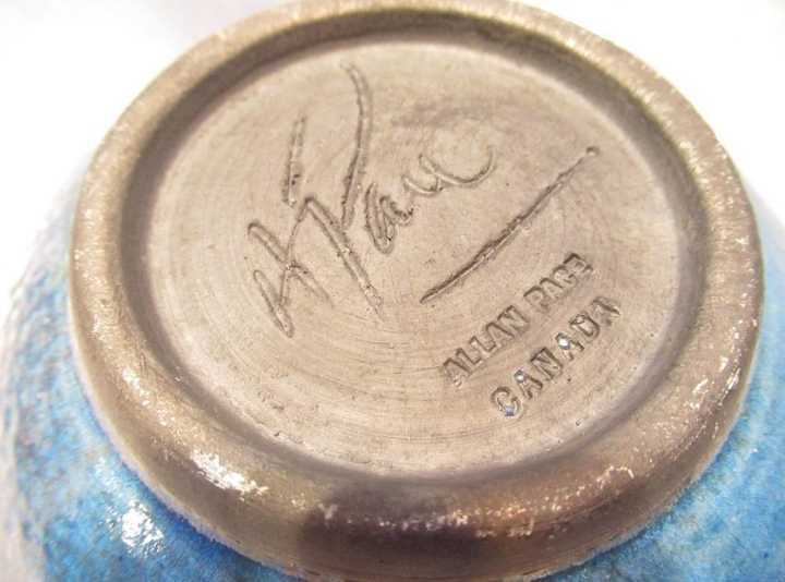 【陶磁器】ブルーのボウル 作家もの『ALLAN　PACE』茶碗 抹茶茶碗 カナダ 刻印あり ディスプレイ用品 インテリア用品_画像9