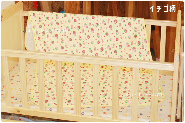 [ strawberry ] crib for waterproof sheet rubber attaching bed‐wetting diapers change seat 120×70.
