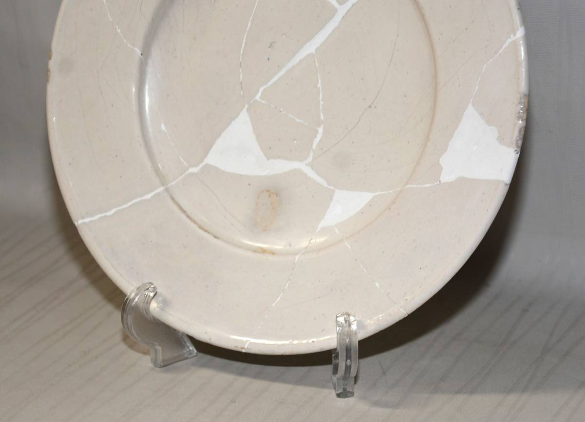 初荷です ◆17世紀 デルフト アンティーク 白磁皿 飾皿 石膏修理 ◆フチに何箇所か虫喰いあり オランダ焼 希少です 皿立は付きません_画像4
