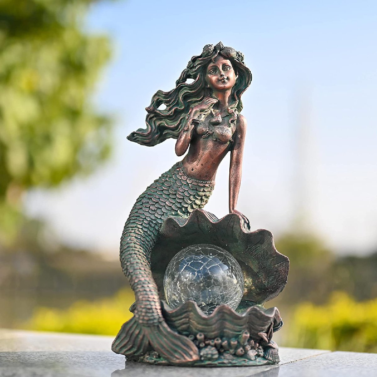 マーメイド ガーデン人魚の彫像、屋外妖精の彫刻、ソーラーライト付き ブロンズ風 パティオ(輸入品_画像5