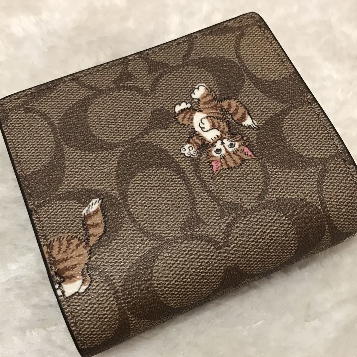 新品未使用☆COACH コーチ 猫柄 折り財布 ダンシング 子猫 プリント二つ折り財布 キャット シグネチャー 紙袋付き