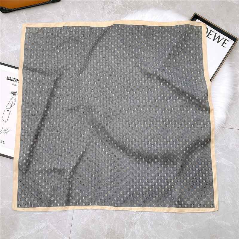 【Y-48】新品 レディース ストール正方形90cm マフラー ショール 日焼け 冷房対策スカーフ　グレー_画像2