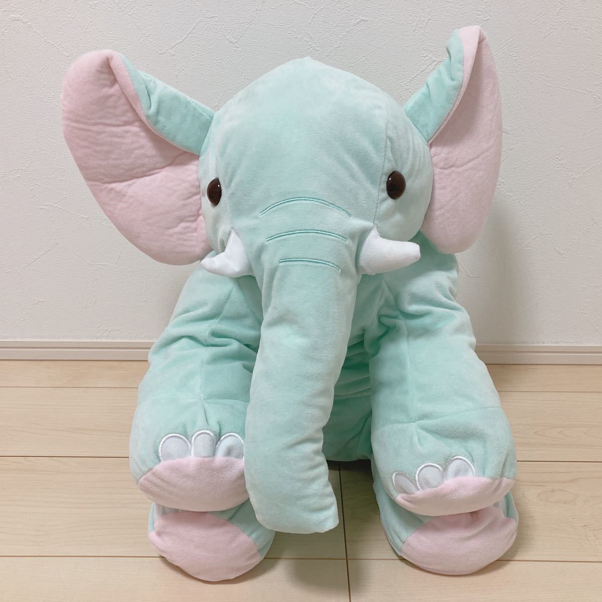  not for sale prize item .... elephant san Pao -nBIG soft toy elephant animal zoo animal interior set sale 