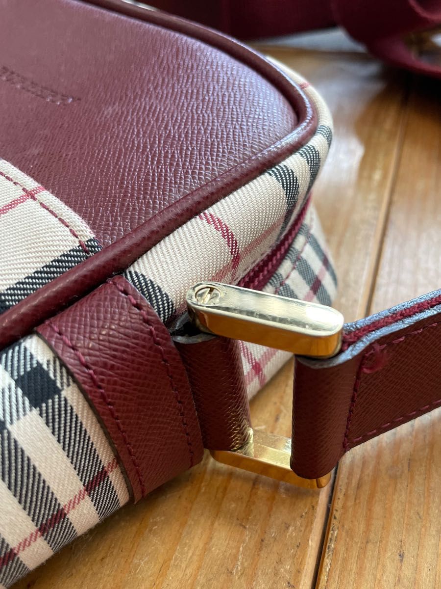 【美品】希少品　バーバリー BURBERRY ノバチェック ショルダーバッグ　ボルドー　販売終了品　ロゴ刻印タイプ