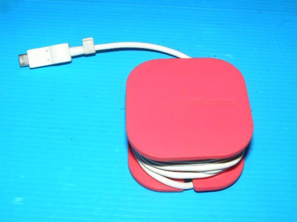 [ рабочий товар / красный цвет ]*NTT docomo портативный AC адаптер 01 kuruko ( микро USB подключение / стоимость доставки :220 иен ~)