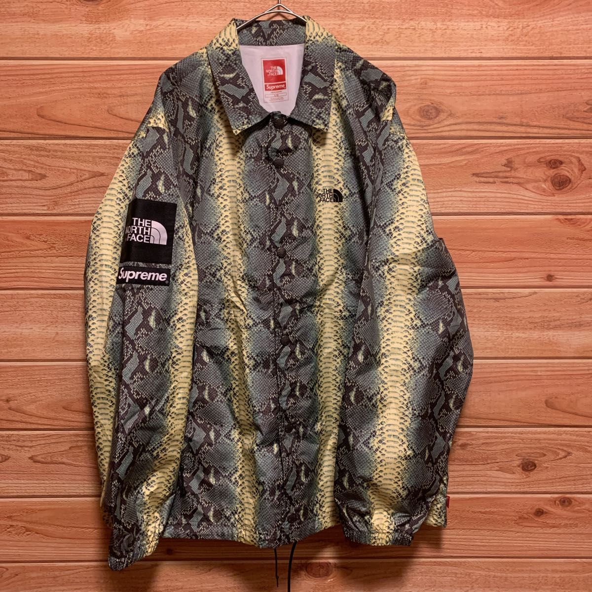 18SSsupreme×THE NORTH FACE パイソン柄コーチジャケット-