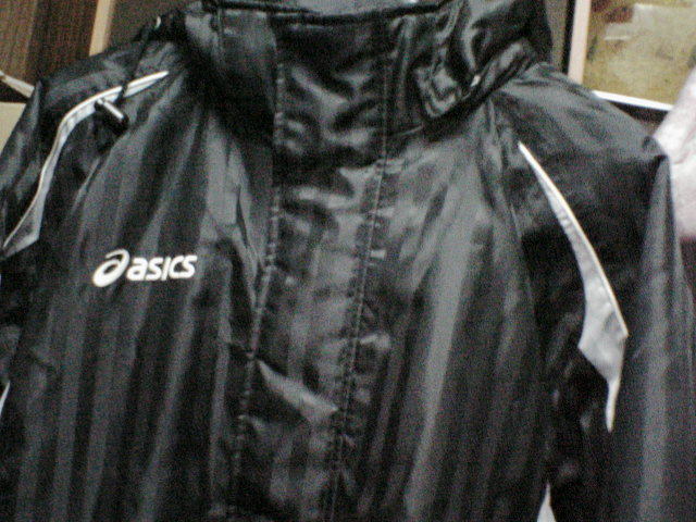 【asics】アシックス 着脱式フード付きジュニア用ベンチコート上着 中綿入り 150サイズ 黒 XAJ507★ロングコート_画像4
