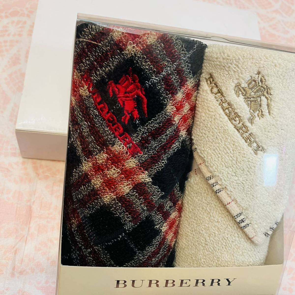 【人気柄】新品/2枚/BURBERRY/タオルハンカチ/正規品/バーバリー/綿100%/未使用/即決あり/匿名発送/ノバチェック/ハンドタオル/箱あり/_画像2