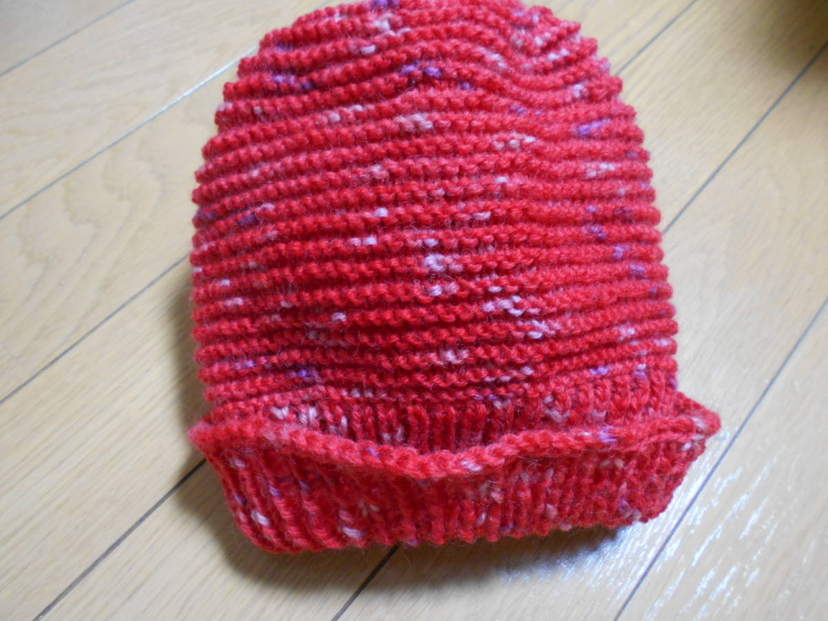 手編みの帽子 赤色混ざり纟 　定形外１８０円　新品