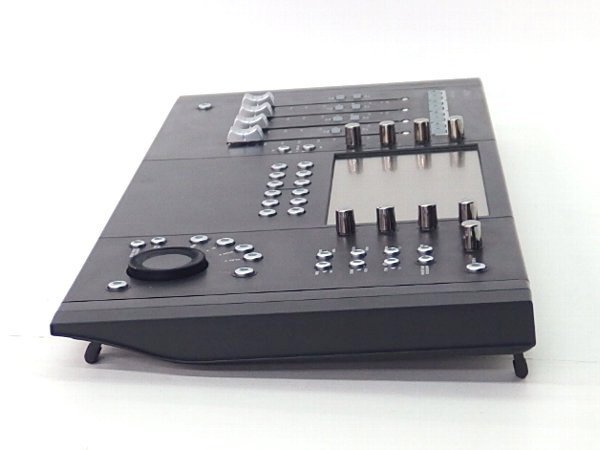 即日出荷 AVID Artist CONTROL V2 DAW フィジカルコントローラー