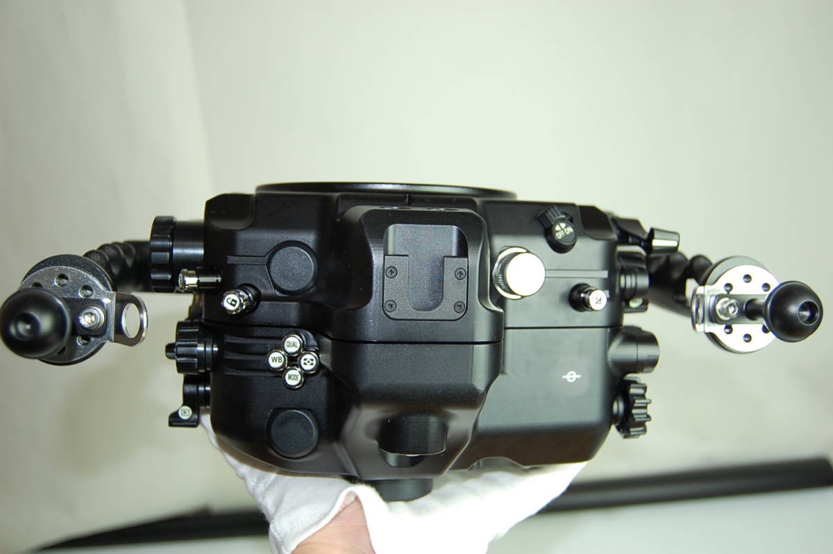 未使用展示品 SEA&SEA MDX-D500 水中 カメラハウジング Nikon ニコン カメラ D500 用 0.5× ファインダー 付き ハウジング 撮影機材_画像3