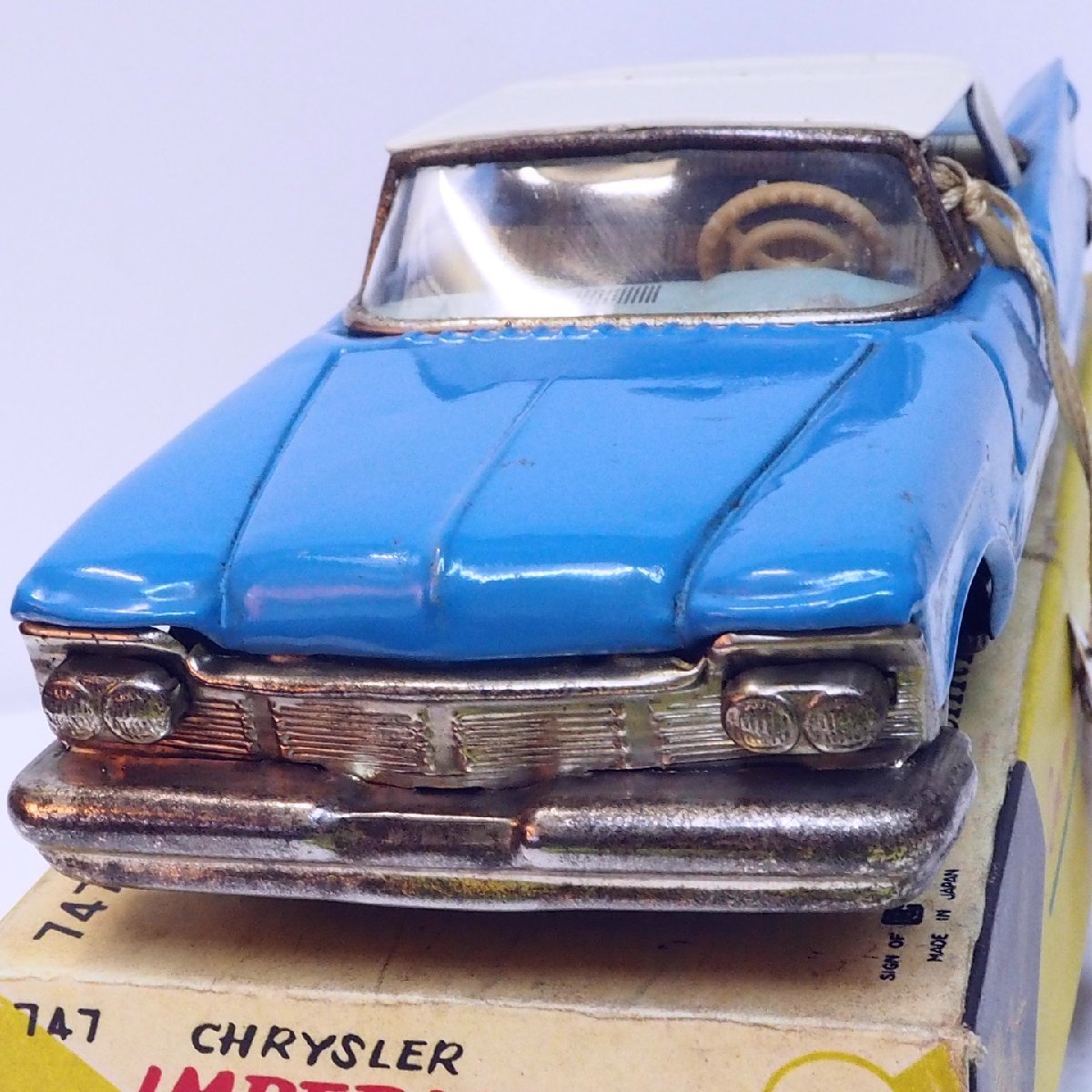 . плата магазин красный коробка 747 CHRYSLER IMPERIAL SEDAN Chrysler imperial бледно-голубой жестяная пластина tin toy car автомобиль миникар BC BANDAI Bandai ( коробка копирование )0050