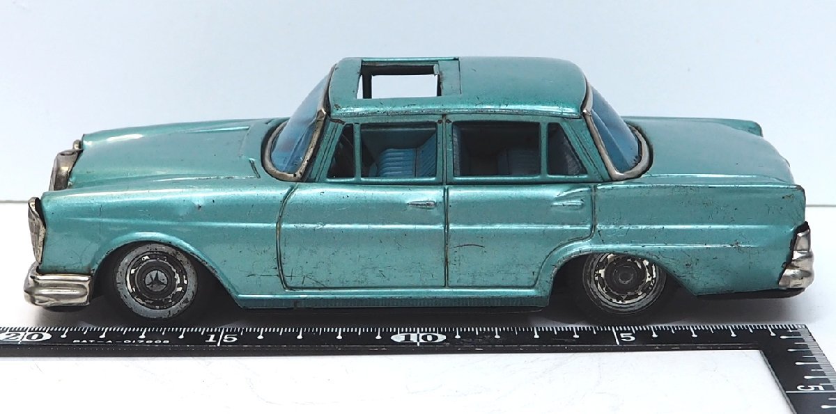 萬代屋【Mercedes Benz 220サンルーフ付メルセデス ベンツ緑エンブレム欠】ブリキ tin toy car自動車 BC BANDAI赤箱バンダイ(本体のみ)0083_画像３