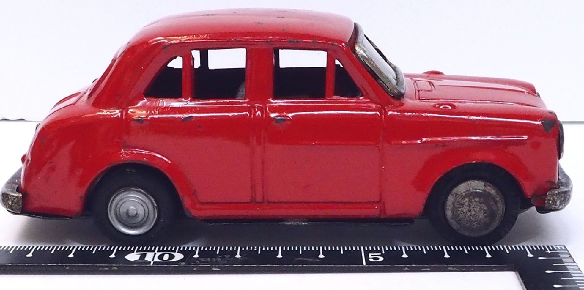 萬代屋【DATSUN sedan 1000ダットサン セダン 赤レッド】ブリキ