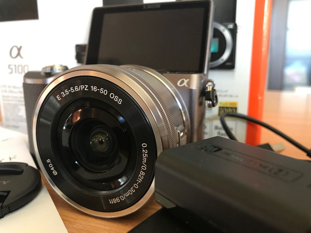堅実な究極の 大人気ソニーのミラーレス カメラデビューに ❤️SONY