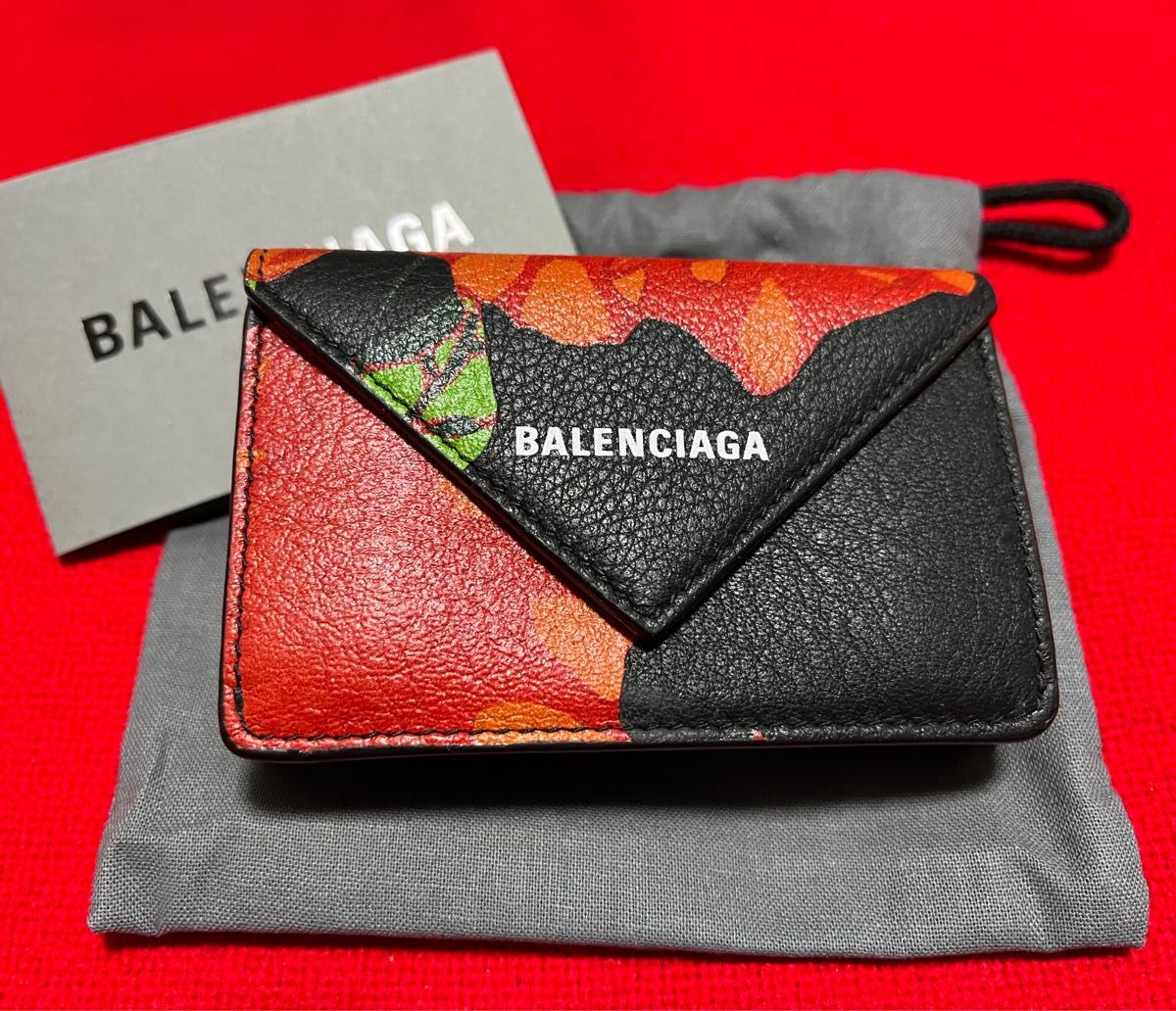 最新作売れ筋が満載 【新品未使用品】BALENCIAGA 花柄折り畳み財布