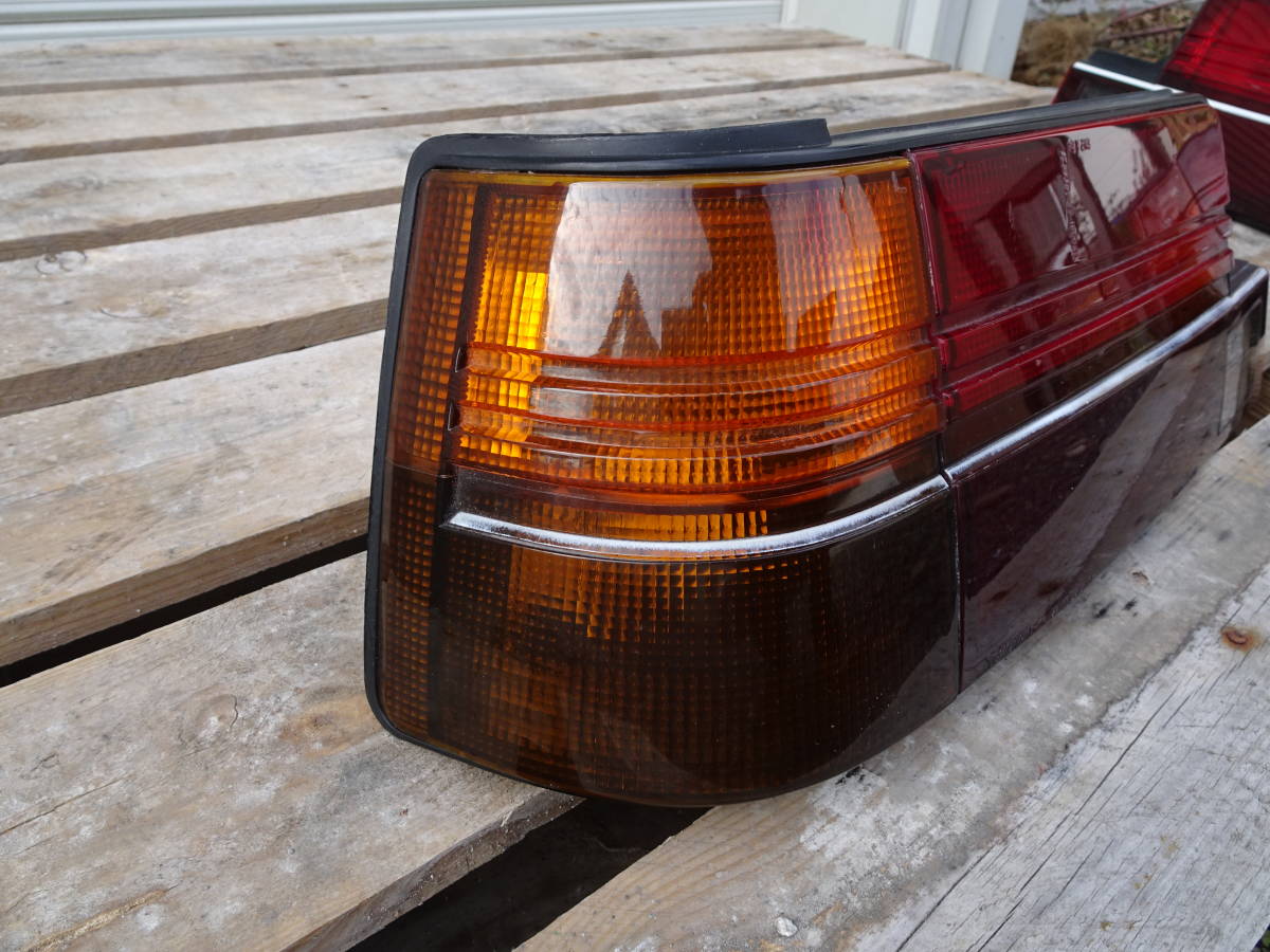 新素材新作 純正新品 テールランプ AE86 後期レビン 2dr左テールライト