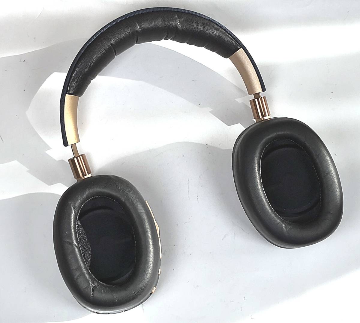 ほぼ新品 Bowers & Wilkins ソフトゴールド PX/G ワイヤレスノイズキャンセリングヘッドホン Bluetooth/aptX HD/AAC対応 _画像5