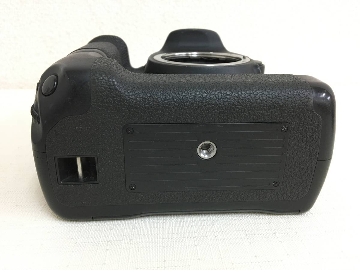 キャノン　EOS7D　バッテリーグリップ付　美品 デジタルカメラ 【期間限定！最安値挑戦】